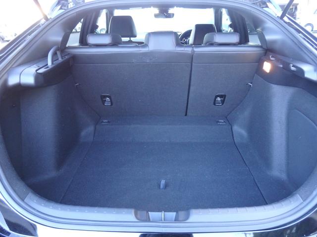 �����ڈȏ�ɍL���g����g�����N���[���ł��B�㕔���Ȃ̓��N���C�j���O�\�ŁA����ɑO�����ɓ|�����Ƃ��ł��܂��̂ŁA����ɑ傫�ȉו��Ⓑ���ו����ςݍ��݂��ł��܂��B