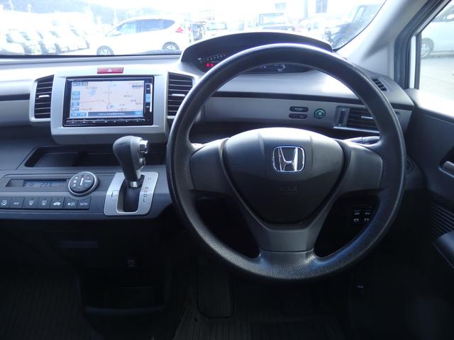 フリード Ｇ　ジャストセレクション　禁煙車　買取車両　純正ナビ　ＥＴＣ　後席モニター　Ｂカメラ　両側パワースライドドア　ドラレコ　ＨＩＤオートライト　スマートキー　ウィンカー付き電格ミラー　横滑り防止　オートエアコン　パワーウィンドウ（19枚目）