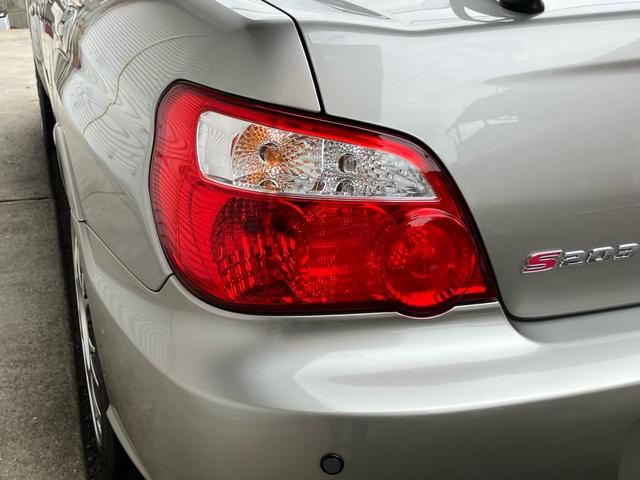 インプレッサ ＷＲＸ　ＳＴｉ　Ｓ２０３　Ｓ２０３　ユーザー買取車両　シャッター付き車庫保管　ＲＥＣＡＲＯ／ＳＴＩバケットシート　ＳＴＩアルミホイール　６速ＭＴ　取説（8枚目）