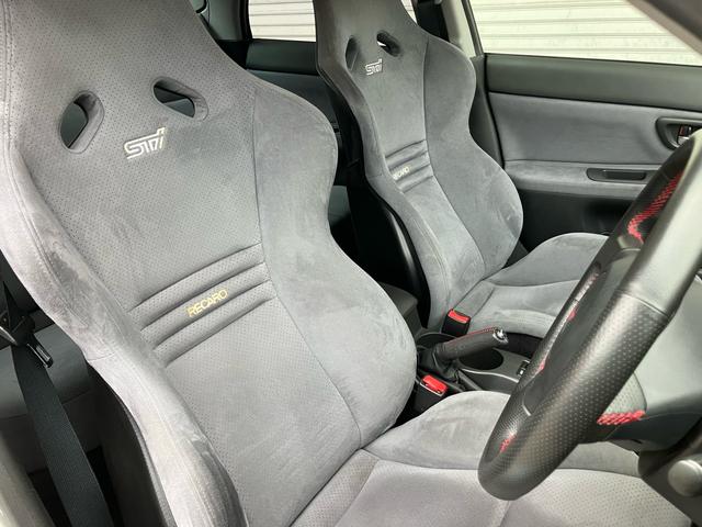 インプレッサ ＷＲＸ　ＳＴｉ　Ｓ２０３　Ｓ２０３　ユーザー買取車両　シャッター付き車庫保管　ＲＥＣＡＲＯ／ＳＴＩバケットシート　ＳＴＩアルミホイール　６速ＭＴ　取説（26枚目）