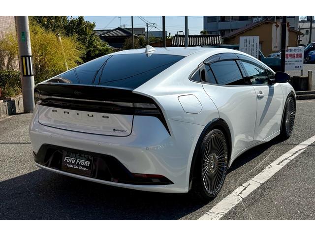 プリウス Ｚ　ＰＨＥＶ　ダウンサス　２０インチ社外ホイール　当社デモカー　禁煙車　純正１２型ナビ　全周囲モニター　デジタルインナーミラー　電動リアゲート（8枚目）