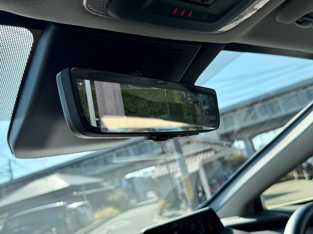 プリウス Ｚ　ＰＨＥＶ　ダウンサス　２０インチ社外ホイール　当社デモカー　禁煙車　純正１２型ナビ　全周囲モニター　デジタルインナーミラー　電動リアゲート（22枚目）