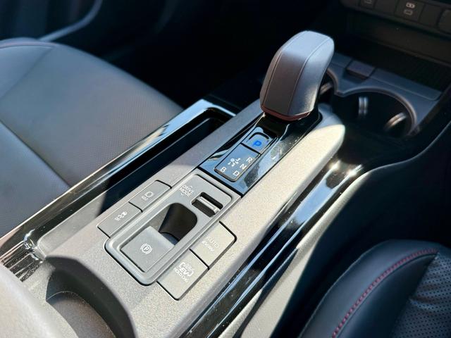 プリウス Ｚ　ＰＨＥＶ　ダウンサス　２０インチ社外ホイール　当社デモカー　禁煙車　純正１２型ナビ　全周囲モニター　デジタルインナーミラー　電動リアゲート（29枚目）