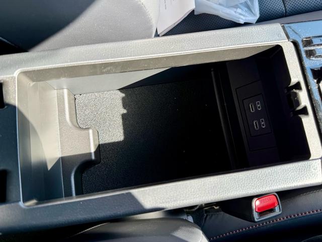 プリウス Ｚ　ＰＨＥＶ　ダウンサス　２０インチ社外ホイール　当社デモカー　禁煙車　純正１２型ナビ　全周囲モニター　デジタルインナーミラー　電動リアゲート（30枚目）