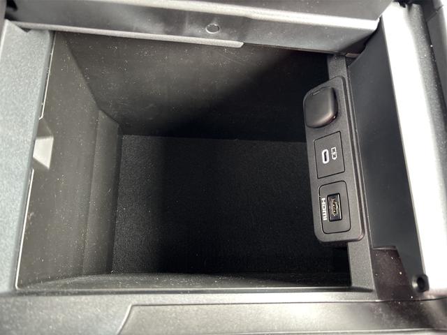 トヨタ アルファードハイブリッド 11枚目