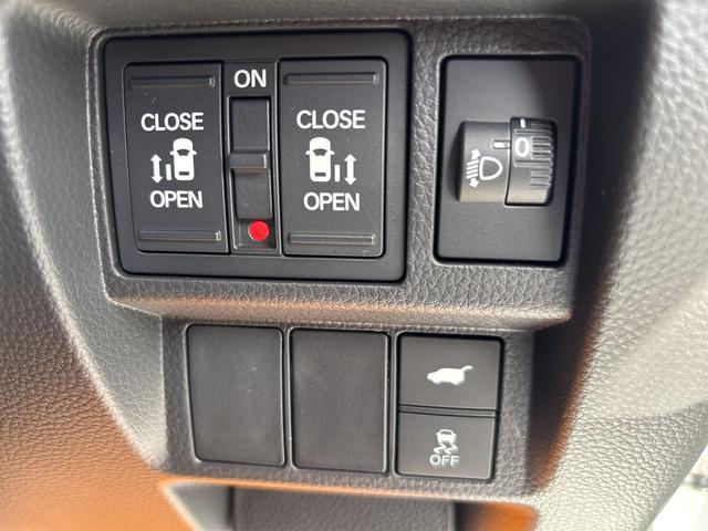 ステップワゴン スパーダ クリアランスソナー オートクルーズコントロール レーンアシスト 衝突被害軽減システム 両側電動スライドドア オートライト LEDヘッドランプ 電動リアゲート スマートキー アイドリングストップ(4枚目)