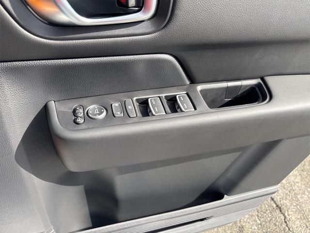 ステップワゴン スパーダ クリアランスソナー オートクルーズコントロール レーンアシスト 衝突被害軽減システム 両側電動スライドドア オートライト LEDヘッドランプ 電動リアゲート スマートキー アイドリングストップ(8枚目)