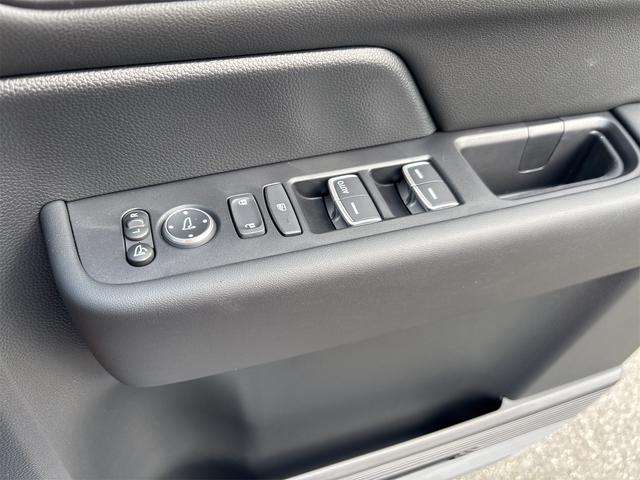 ステップワゴン e:HEVスパーダ クリアランスソナー オートクルーズコントロール レーンアシスト 衝突被害軽減システム 両側電動スライドドア オートライト LEDヘッドランプ 電動リアゲート スマートキー 電動格納ミラー(9枚目)