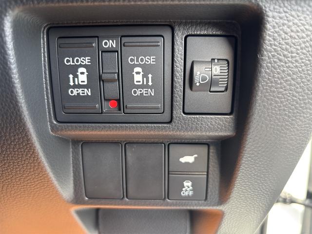 ステップワゴン スパーダ クリアランスソナー オートクルーズコントロール レーンアシスト 衝突被害軽減システム 両側電動スライドドア オートライト LEDヘッドランプ 電動リアゲート スマートキー アイドリングストップ(4枚目)