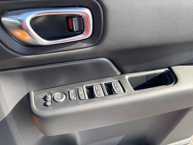 ステップワゴン スパーダ クリアランスソナー オートクルーズコントロール レーンアシスト 衝突被害軽減システム 両側電動スライドドア オートライト LEDヘッドランプ スマートキー 電動格納ミラー シートヒーター 3列シート(8枚目)