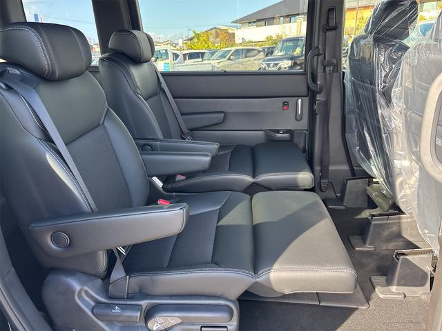 ステップワゴン スパーダ クリアランスソナー オートクルーズコントロール レーンアシスト 衝突被害軽減システム 両側電動スライドドア オートライト LEDヘッドランプ スマートキー 電動格納ミラー シートヒーター 3列シート(10枚目)