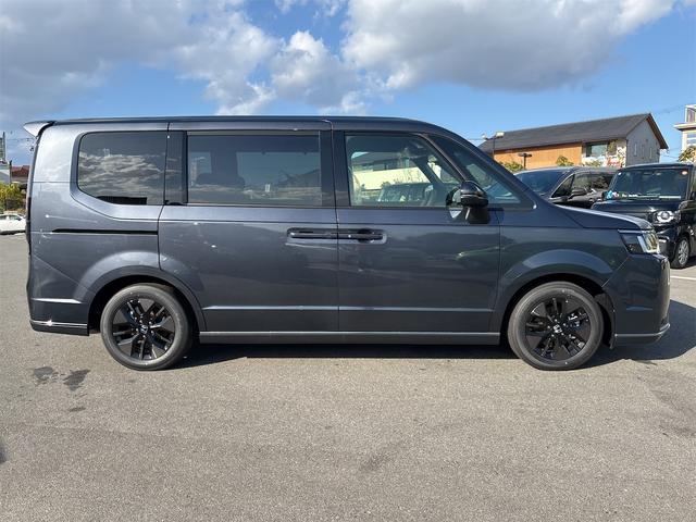 ステップワゴン スパーダ クリアランスソナー オートクルーズコントロール レーンアシスト 衝突被害軽減システム 両側電動スライドドア オートライト LEDヘッドランプ スマートキー 電動格納ミラー シートヒーター 3列シート(14枚目)