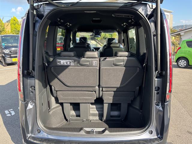 ステップワゴン スパーダ クリアランスソナー オートクルーズコントロール レーンアシスト 衝突被害軽減システム 両側電動スライドドア オートライト LEDヘッドランプ スマートキー 電動格納ミラー シートヒーター 3列シート(20枚目)