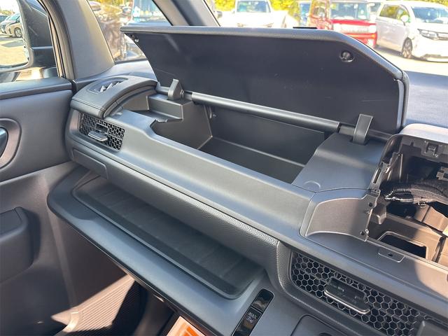 ステップワゴン スパーダ クリアランスソナー オートクルーズコントロール レーンアシスト 衝突被害軽減システム 両側電動スライドドア オートライト LEDヘッドランプ スマートキー 電動格納ミラー シートヒーター 3列シート(25枚目)