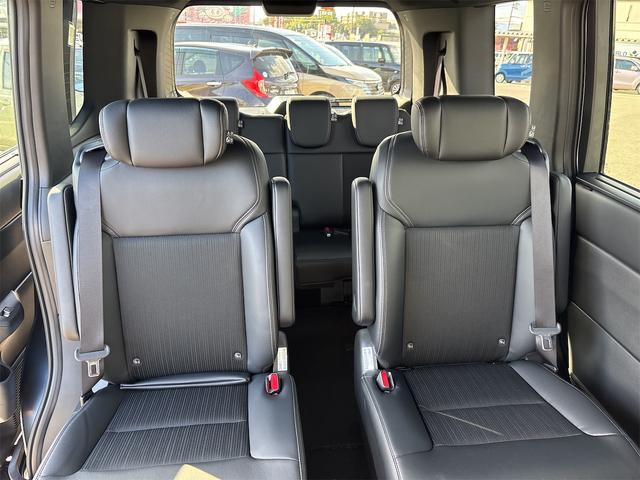 ステップワゴン スパーダ クリアランスソナー オートクルーズコントロール レーンアシスト 衝突被害軽減システム 両側電動スライドドア オートライト LEDヘッドランプ スマートキー 電動格納ミラー シートヒーター 3列シート(30枚目)