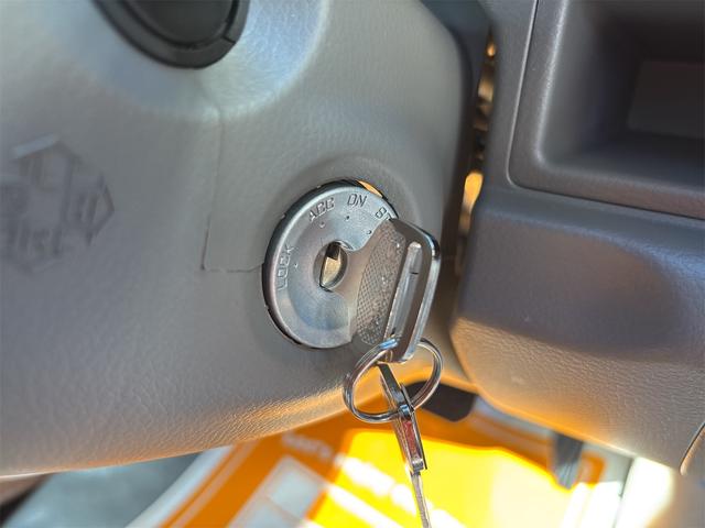 エブリイ ＰＡ　両側スライドドア　クリアランスソナー　レーンアシスト　衝突被害軽減システム　オートライト　アイドリングストップ　ＡＴ　ＡＢＳ　ＥＳＣ　衝突安全ボディ　エアコン　パワーステアリング（4枚目）