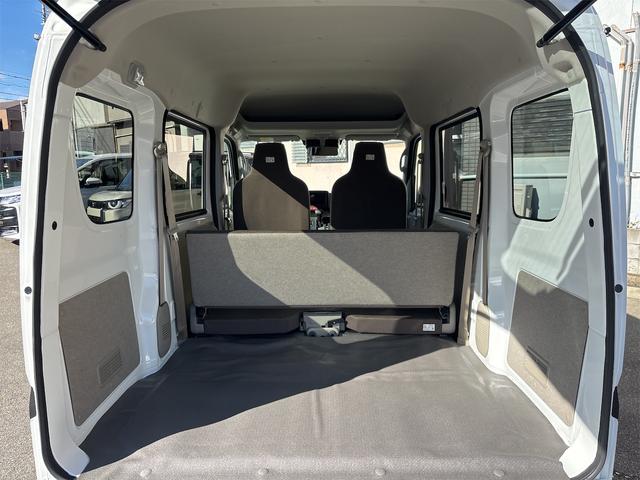 エブリイ ＰＡ　両側スライドドア　クリアランスソナー　レーンアシスト　衝突被害軽減システム　オートライト　アイドリングストップ　ＡＴ　ＡＢＳ　ＥＳＣ　衝突安全ボディ　エアコン　パワーステアリング（8枚目）