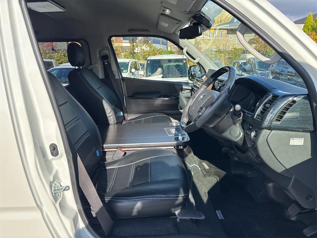 トヨタ ハイエースワゴン 11枚目