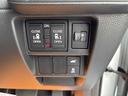 両側電動スライドドア装備!運転席よりボタン一つで開閉可能でございます。