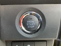 キーを携帯しているだけで、エンジンの始動が可能な装備です。プッシュスタートですのでエンジンの始動もボタンを押すだけです 6