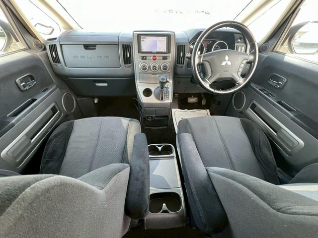 デリカD:5 G パワーパッケージ 全塗装・オリジナルツートンカラー・バックカメラ・BluetoothAudio対応・地デジ対応ナビ・オートクルーズコントロール・片側パワースライドドア・ビルトインETC・社外ナビ・3列シート・(19枚目)