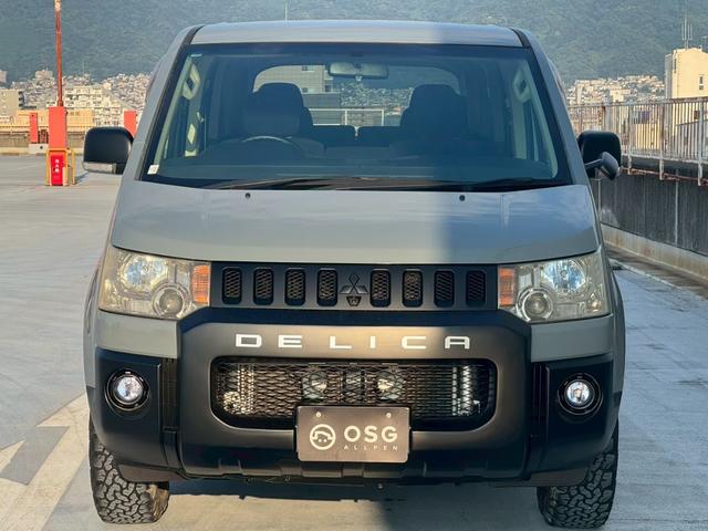 デリカＤ：５ Ｄ　パワーパッケージ　全塗装・オリジナルツートンカラー・新品ブロックタイヤ・ビルトインＥＴＣ・クルーズコントロール・両側パワースライドドア・ＢｌｕｅｔｏｏｔｈＡｕｄｉｏ対応・後部座席モニター・バックカメラ・地デジ対応ナビ（9枚目）