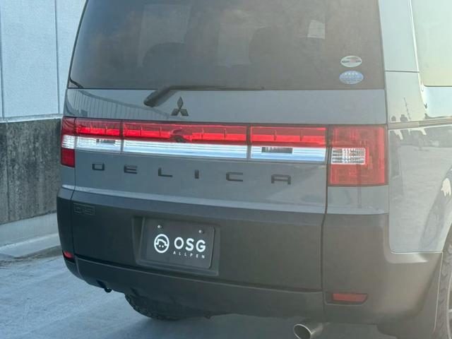 デリカＤ：５ Ｄ　パワーパッケージ　全塗装・オリジナルツートンカラー・新品ブロックタイヤ・ビルトインＥＴＣ・クルーズコントロール・両側パワースライドドア・ＢｌｕｅｔｏｏｔｈＡｕｄｉｏ対応・後部座席モニター・バックカメラ・地デジ対応ナビ（14枚目）