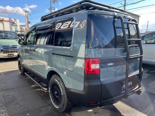 デリカＤ：５ Ｄ　パワーパッケージ　全塗装・オリジナルツートンカラー・角目キット・新品アルミホイール・新品ブロックタイヤ・ルーフキャリア・サイドステップ・ビルトインＥＴＣ・クルーズコントロール・両側パワースライドドア・後部座席モニター・（21枚目）