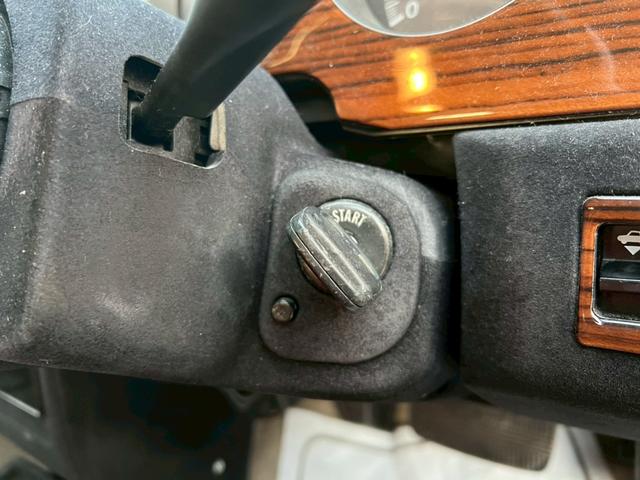 ラシーン タイプA 禁煙車・全塗装済・オリジナルブルー・マット塗装・ナルディ製ステアリングホイール・社外フロントグリル・木目パネル・社外アルミホイール・シートカバー・ETC・社外オーディオデッキ・FM/AM(25枚目)