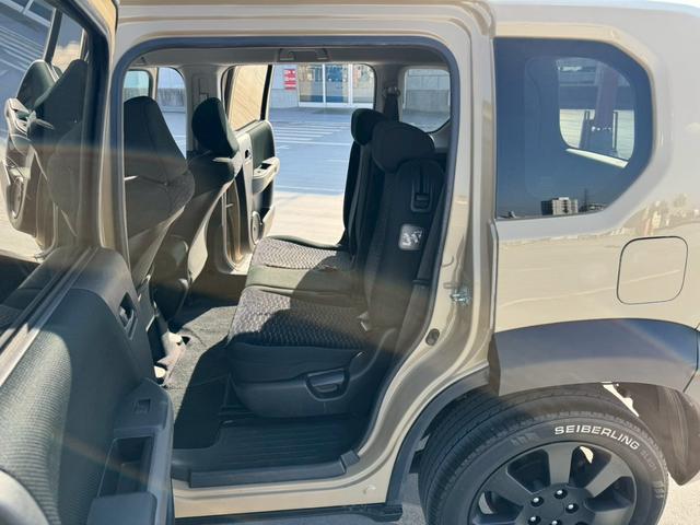 �X��ΔȂłЂƂ���f����J���[�B�A�E�g�h�A�f���I