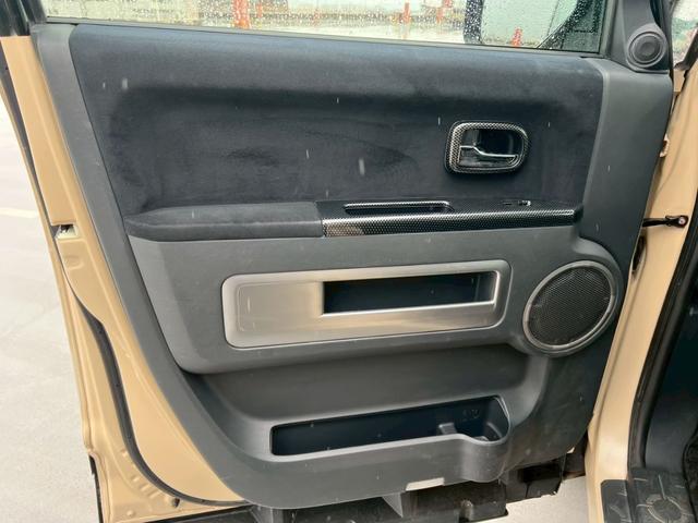 �Ƒ��̕��i�g���ɂ��œK�I�f�U�C�����Ǝ��p���𗼗��B