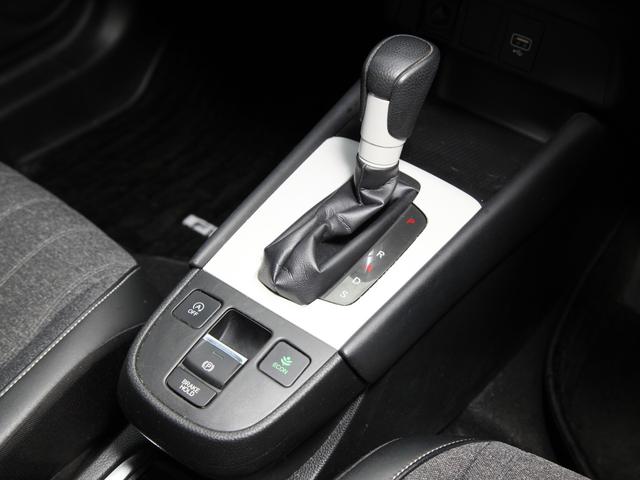 フィット ホーム ギャザーズSDナビ/フルセグTV/バックカメラ/ETC/前後ドライブレコーダー/クルコン/プッシュスタート/ホンダセンシング/LEDヘッドライト/ワンオーナー車(8枚目)