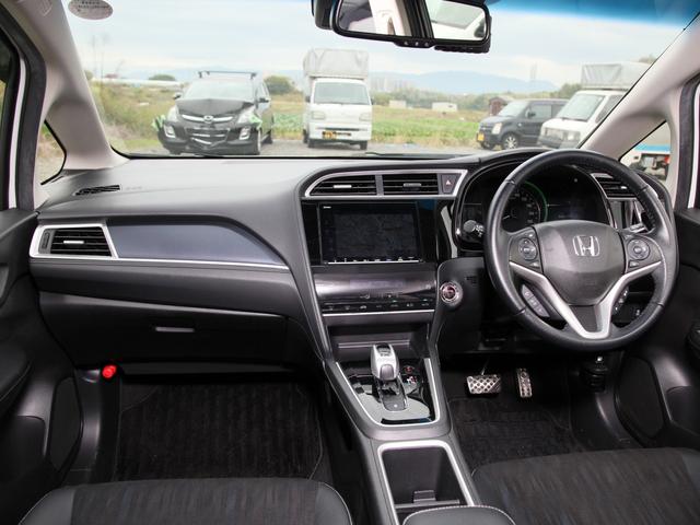 シャトル ハイブリッドX ホンダセンシング 純正8インチナビ/フルセグTV/バックカメラ/ETC/LEDヘッドライト/前後ドライブレコーダー/ハーフレザーシート/スペアキー/プッシュスタート/オートエアコン/ハイブリッド車(5枚目)