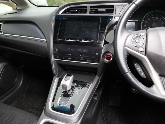 シャトル ハイブリッドX ホンダセンシング 純正8インチナビ/フルセグTV/バックカメラ/ETC/LEDヘッドライト/前後ドライブレコーダー/ハーフレザーシート/スペアキー/プッシュスタート/オートエアコン/ハイブリッド車(6枚目)