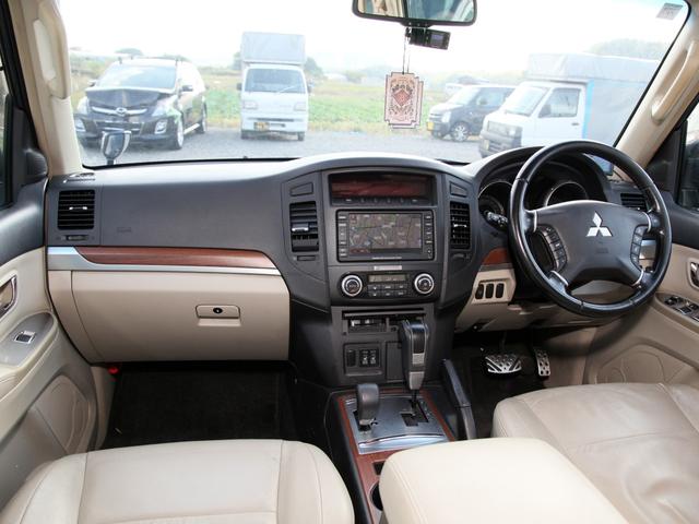 パジェロ ロング スーパーエクシード 純正ナビ/ロックフォードスピーカー/バックカメラ/ETC/シートヒーター/パワーシート/ベージュ革シート/サンルーフ/社外AW(5枚目)