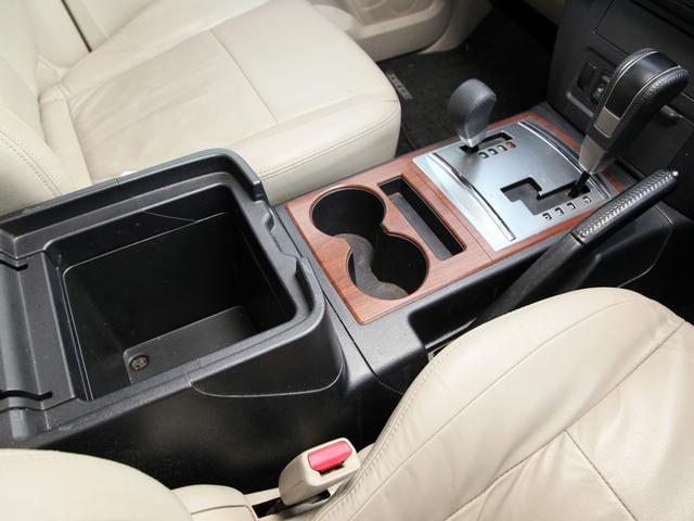 パジェロ ロング スーパーエクシード 純正ナビ/ロックフォードスピーカー/バックカメラ/ETC/シートヒーター/パワーシート/ベージュ革シート/サンルーフ/社外AW(10枚目)