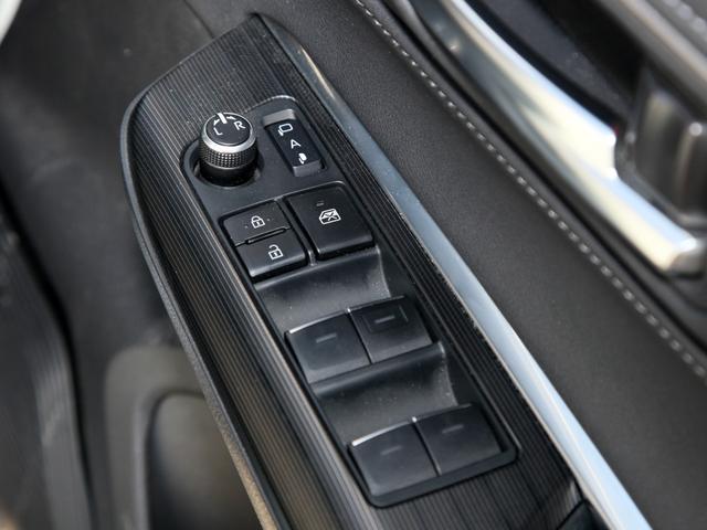 ハリアー G 純正ナビ/フルセグTV/バックカメラ/デジタルインナーミラー/ETC2.0/ブラインドスポットモニター/パワーバックドア(19枚目)