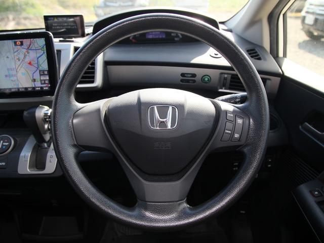 フリード Ｇ　ジャストセレクション　パナフロートナビ／フルセグ／Ｂカメラ／キャリア／ＥＴＣ／黒革調シートカバー／レーダー／Ｆドラレコ／両側パワースライドドア／電格／クルコン（12枚目）