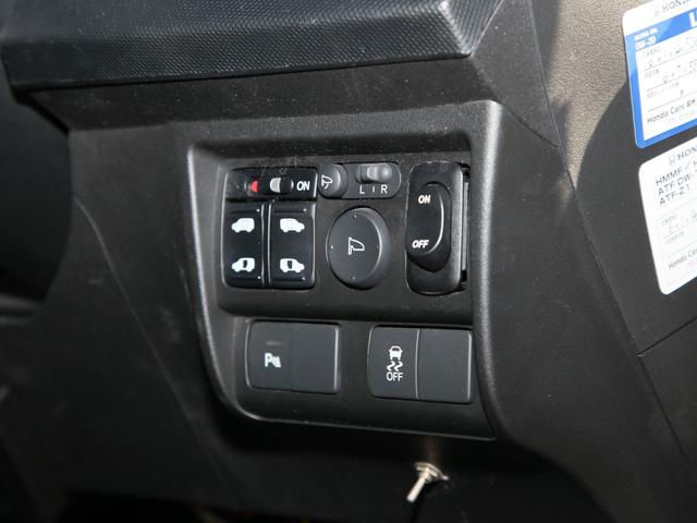 フリード Ｇ　ジャストセレクション　パナフロートナビ／フルセグ／Ｂカメラ／キャリア／ＥＴＣ／黒革調シートカバー／レーダー／Ｆドラレコ／両側パワースライドドア／電格／クルコン（16枚目）