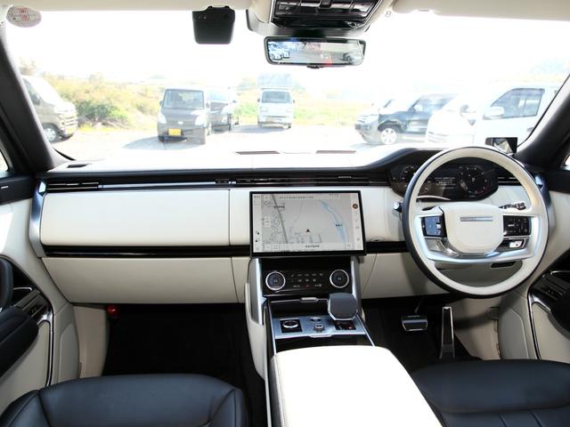 レンジローバー ＨＳＥ　Ｐ５３０　ロングホイールベース　純正ナビ／Ｂカメラ／３６０°カメラ／電動サイドステップ／ガラスルーフ／ＭＥＲＩＤＩＡＮスピーカー／デジタルインナーミラー／黒革シート／シートヒーター／エアシート／ＨＵＤ／ＢＳＭ／リアモニター（5枚目）