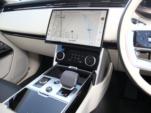 レンジローバー ＨＳＥ　Ｐ５３０　ロングホイールベース　純正ナビ／Ｂカメラ／３６０°カメラ／電動サイドステップ／ガラスルーフ／ＭＥＲＩＤＩＡＮスピーカー／デジタルインナーミラー／黒革シート／シートヒーター／エアシート／ＨＵＤ／ＢＳＭ／リアモニター（6枚目）