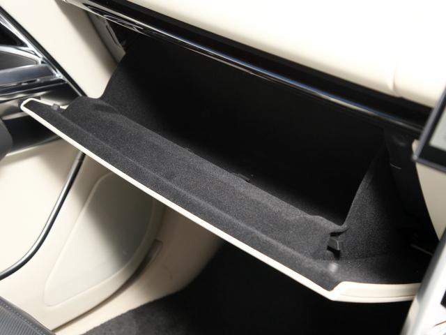 レンジローバー ＨＳＥ　Ｐ５３０　ロングホイールベース　純正ナビ／Ｂカメラ／３６０°カメラ／電動サイドステップ／ガラスルーフ／ＭＥＲＩＤＩＡＮスピーカー／デジタルインナーミラー／黒革シート／シートヒーター／エアシート／ＨＵＤ／ＢＳＭ／リアモニター（10枚目）