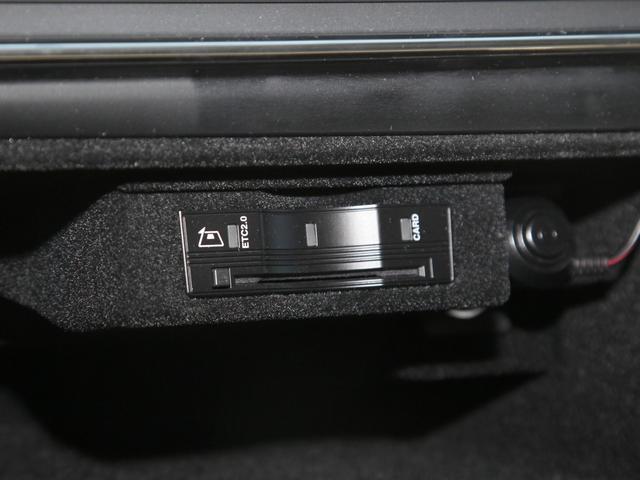 レンジローバー ＨＳＥ　Ｐ５３０　ロングホイールベース　純正ナビ／Ｂカメラ／３６０°カメラ／電動サイドステップ／ガラスルーフ／ＭＥＲＩＤＩＡＮスピーカー／デジタルインナーミラー／黒革シート／シートヒーター／エアシート／ＨＵＤ／ＢＳＭ／リアモニター（11枚目）