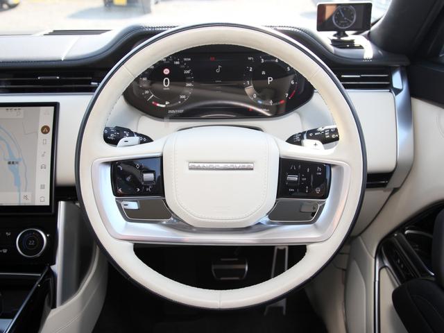 レンジローバー ＨＳＥ　Ｐ５３０　ロングホイールベース　純正ナビ／Ｂカメラ／３６０°カメラ／電動サイドステップ／ガラスルーフ／ＭＥＲＩＤＩＡＮスピーカー／デジタルインナーミラー／黒革シート／シートヒーター／エアシート／ＨＵＤ／ＢＳＭ／リアモニター（12枚目）