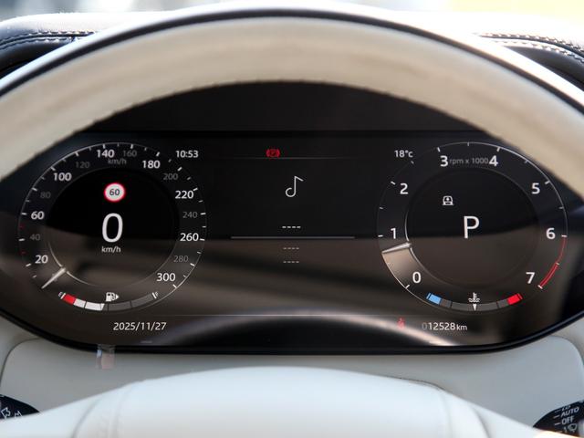 レンジローバー ＨＳＥ　Ｐ５３０　ロングホイールベース　純正ナビ／Ｂカメラ／３６０°カメラ／電動サイドステップ／ガラスルーフ／ＭＥＲＩＤＩＡＮスピーカー／デジタルインナーミラー／黒革シート／シートヒーター／エアシート／ＨＵＤ／ＢＳＭ／リアモニター（13枚目）