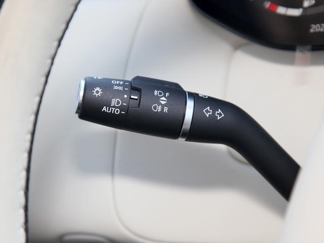 レンジローバー ＨＳＥ　Ｐ５３０　ロングホイールベース　純正ナビ／Ｂカメラ／３６０°カメラ／電動サイドステップ／ガラスルーフ／ＭＥＲＩＤＩＡＮスピーカー／デジタルインナーミラー／黒革シート／シートヒーター／エアシート／ＨＵＤ／ＢＳＭ／リアモニター（16枚目）
