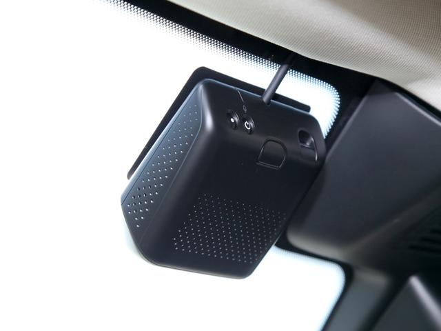 レンジローバー ＨＳＥ　Ｐ５３０　ロングホイールベース　純正ナビ／Ｂカメラ／３６０°カメラ／電動サイドステップ／ガラスルーフ／ＭＥＲＩＤＩＡＮスピーカー／デジタルインナーミラー／黒革シート／シートヒーター／エアシート／ＨＵＤ／ＢＳＭ／リアモニター（19枚目）