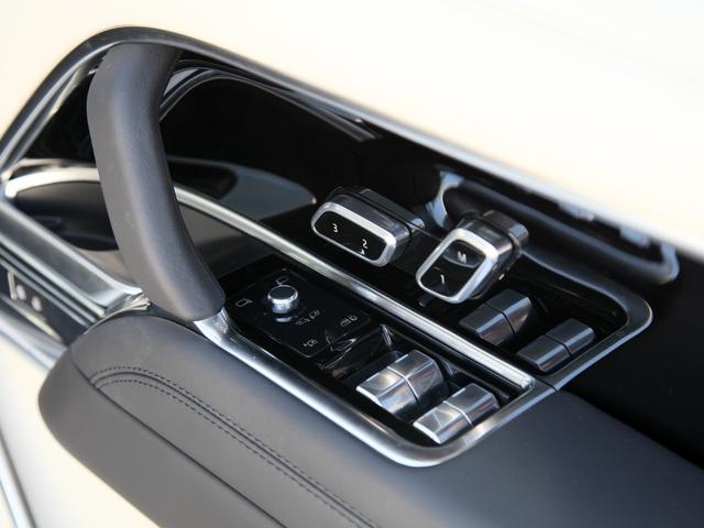 レンジローバー ＨＳＥ　Ｐ５３０　ロングホイールベース　純正ナビ／Ｂカメラ／３６０°カメラ／電動サイドステップ／ガラスルーフ／ＭＥＲＩＤＩＡＮスピーカー／デジタルインナーミラー／黒革シート／シートヒーター／エアシート／ＨＵＤ／ＢＳＭ／リアモニター（21枚目）