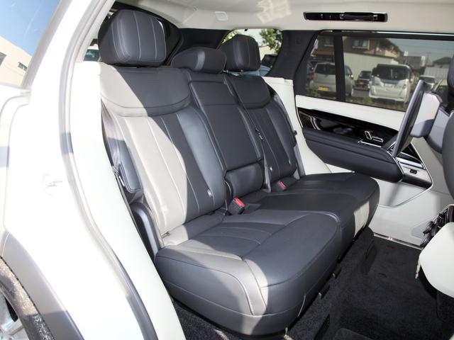 レンジローバー ＨＳＥ　Ｐ５３０　ロングホイールベース　純正ナビ／Ｂカメラ／３６０°カメラ／電動サイドステップ／ガラスルーフ／ＭＥＲＩＤＩＡＮスピーカー／デジタルインナーミラー／黒革シート／シートヒーター／エアシート／ＨＵＤ／ＢＳＭ／リアモニター（23枚目）