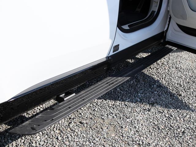 レンジローバー ＨＳＥ　Ｐ５３０　ロングホイールベース　純正ナビ／Ｂカメラ／３６０°カメラ／電動サイドステップ／ガラスルーフ／ＭＥＲＩＤＩＡＮスピーカー／デジタルインナーミラー／黒革シート／シートヒーター／エアシート／ＨＵＤ／ＢＳＭ／リアモニター（28枚目）